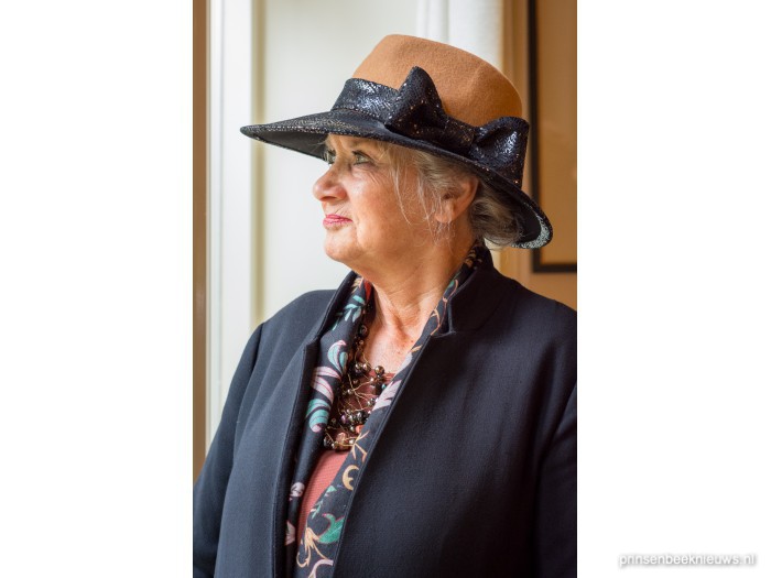 Hoedenontwerpster Joke van Amerongen | Prinsenbeeknieuws