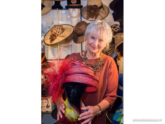 Hoedenontwerpster Joke van Amerongen | Prinsenbeeknieuws