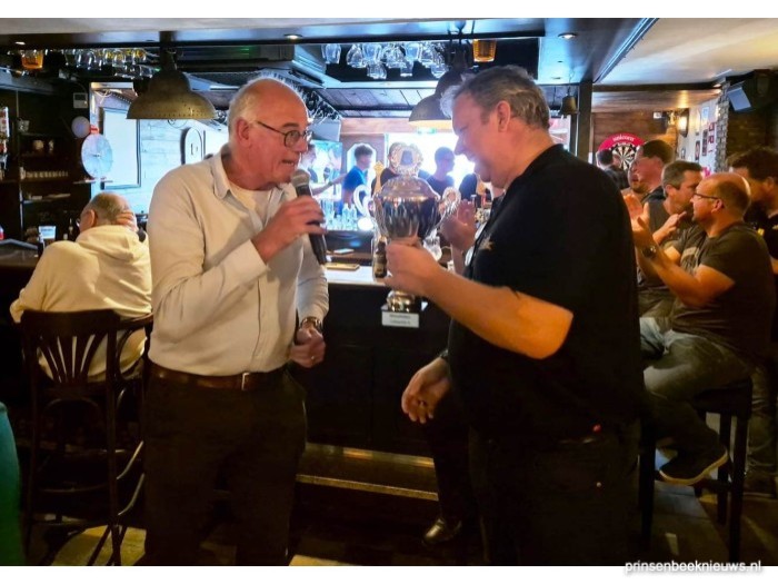 Peter van Houten winnaar A-poule biljartcompetitie | Prinsenbeeknieuws