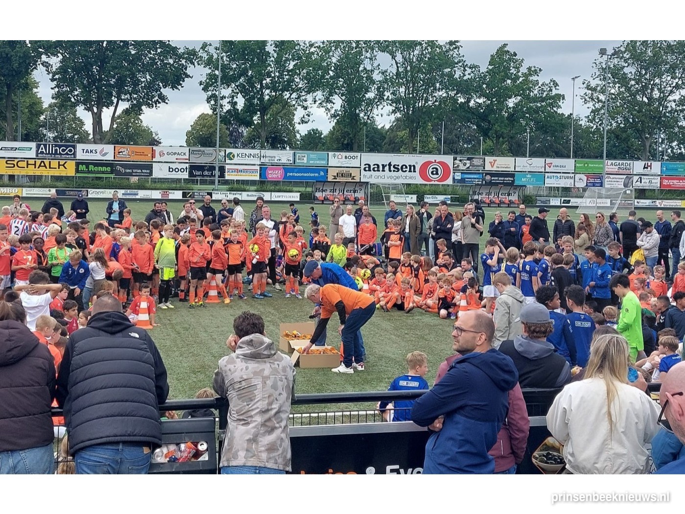 Volle bak Beek Vooruit Aartsen Jeugdtoernooi