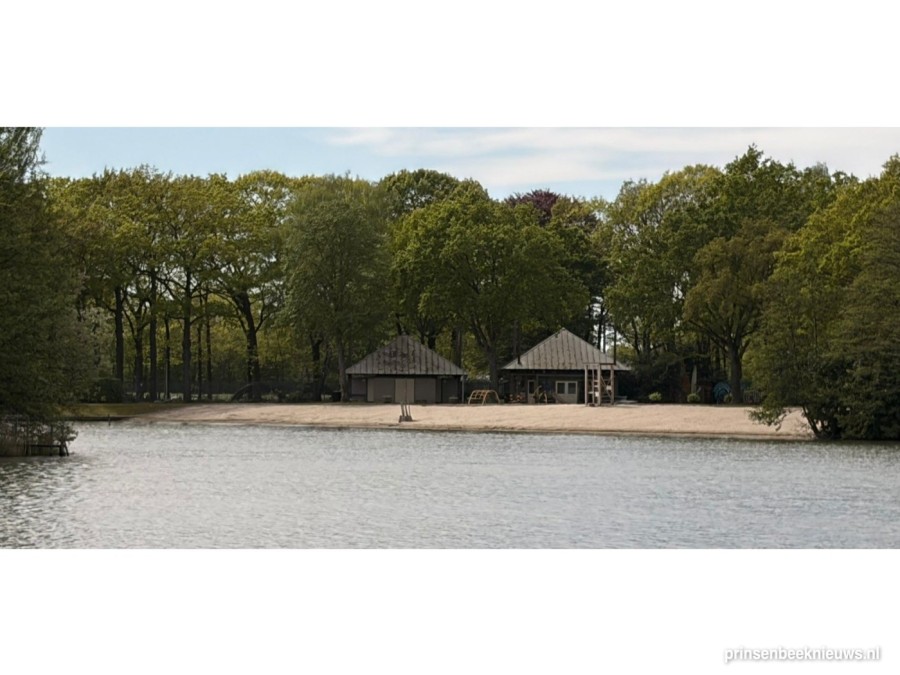 Het strand loop nu door bij het diepe gedeelte (rechts). (Foto: Sylvia Vincenten)